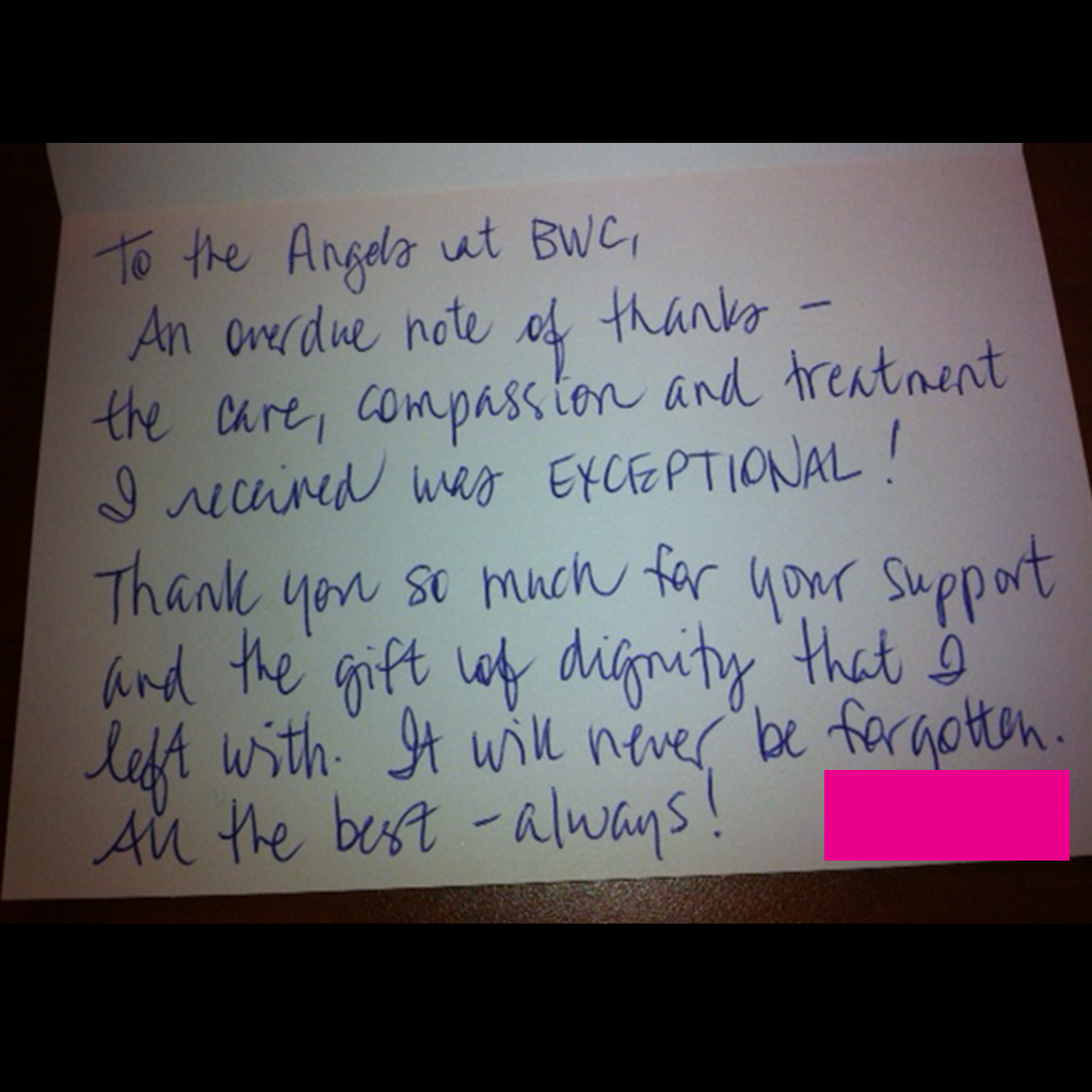 Handwritten testimonial on a card expressing gratitude for the professionalism at the clinic.